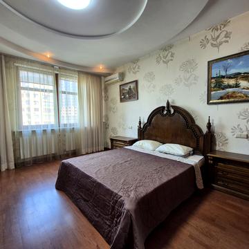 Євгена Коновальця вул. (Щорса), 32-Б