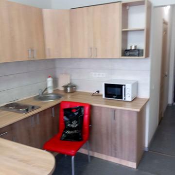 Магістральна вул., 33