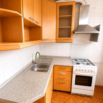 Нескорених вул. (Героїв Праці), 4б