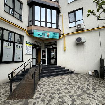 Героїв Небесної Сотні просп., 18/1