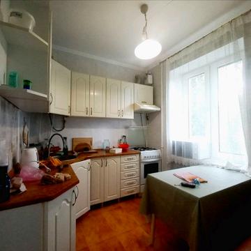 Довженка вул., 8
