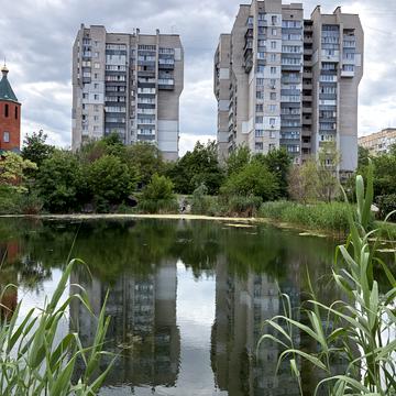 Героїв просп., 50