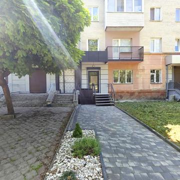 майдан Незалежності пл., 7