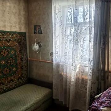Михайла Комарова вул., 4