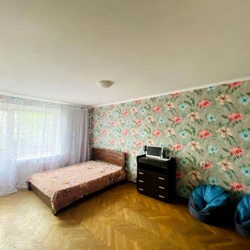Героїв Дніпра вул., 16
