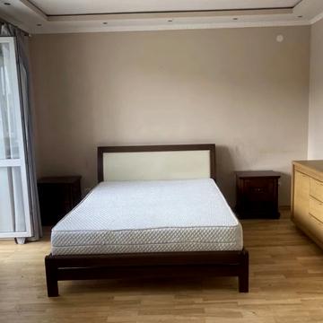 Івана Миколайчука вул., 30