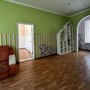 Костянтинівська вул., 37
