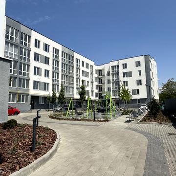 Бережанська вул., (Будинок 1)