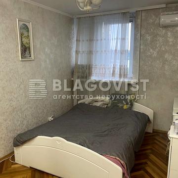 Дніпровська набережна вул., 3