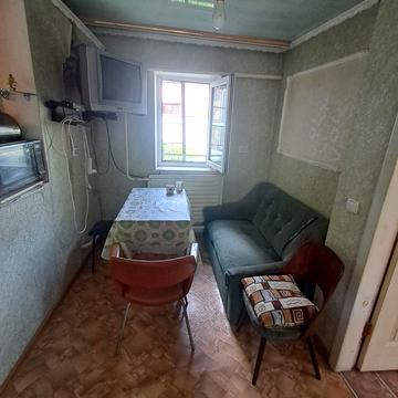 Асканії-нової, 18