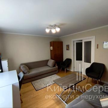 Половецька вул., 12/42
