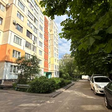 Юрія Побєдоносцева бульв., 10