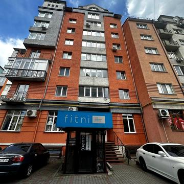Пилипа Орлика вул., 4б