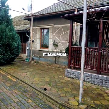 Центральна, 7