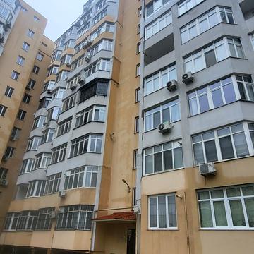 Добровольців вул. (Маршала Говорова), 10