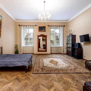 Театральна вул., 23