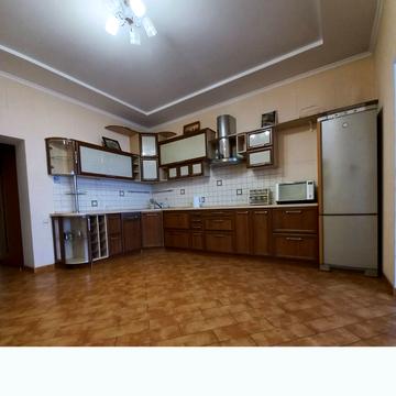 Незалежності вул., 10