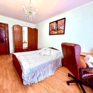 Урлівська вул., 4