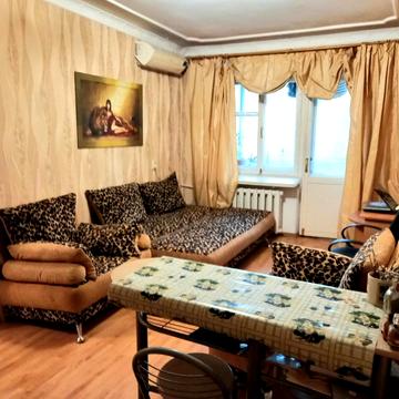 Незалежності вул., 6
