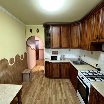 Суботівська вул., 11