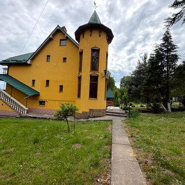 Центральна вул., 18