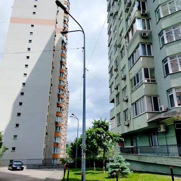 Феодосійська вул., 1