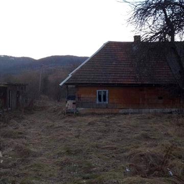 Центральна, 3
