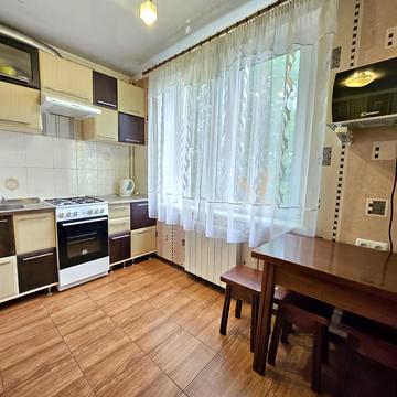 Академіка Павлова вул., 162