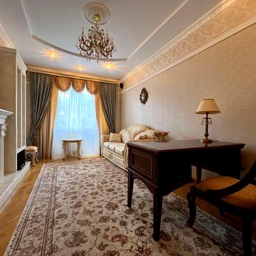 Тарасівська вул., 3