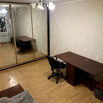 Анни Ахматової вул., 4