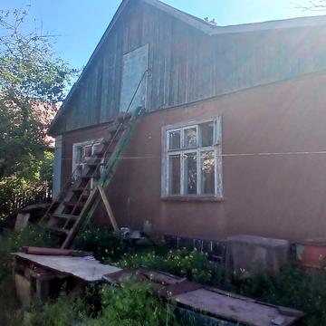 Космонавтів, 52