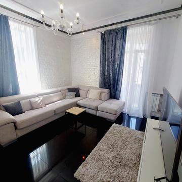 Братська вул., 10