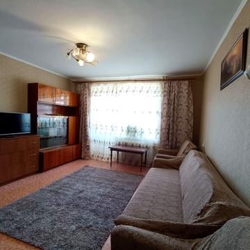 Космонавтів вул., 142