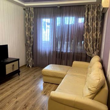 Академіка Корольова вул., 28