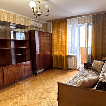 Леоніда Бикова бульв., 5
