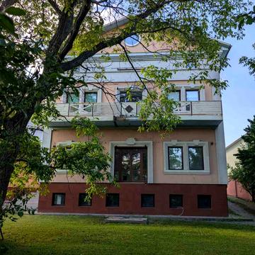 Монтажників вул., 99/1