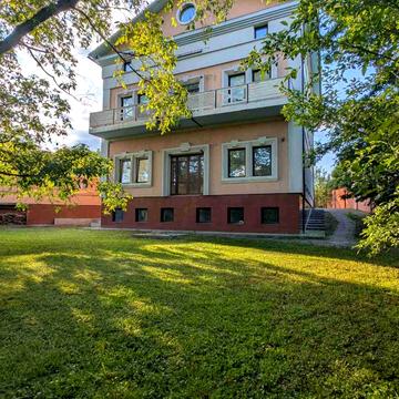 Монтажників вул., 99/1