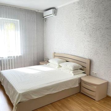 Драгоманова вул., 8