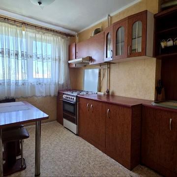 Космонавтів вул., 74