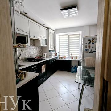 Степана Бандери просп., 106