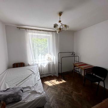 Варшавська вул., 64