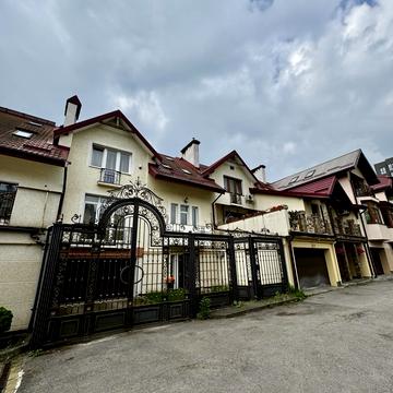 Варшавська вул.