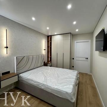 Героїв Миколаєва вул., (Будинок 1)