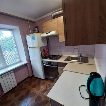 Будівельників вул., 12