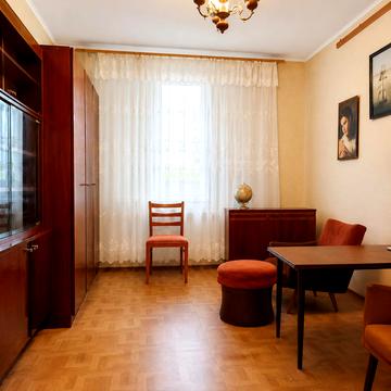 Валентинівська вул., 11