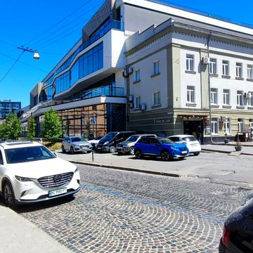 Джерельна вул., 33