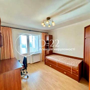 Салютна вул., 42/46