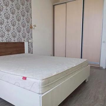 Юнацька вул., 8