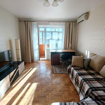 Володимира Висоцького бульв., 7