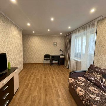 Будівельників вул., 12
